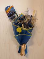 Ramo flores secas azul con carrito Hot Wheels
