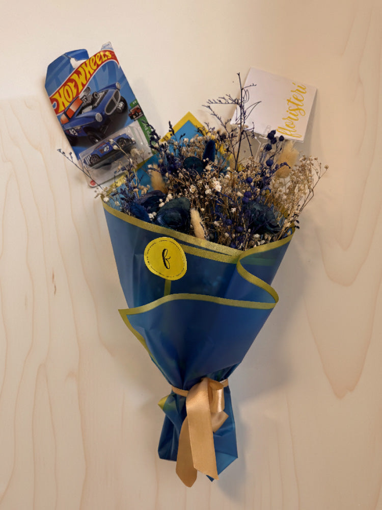 Ramo flores secas azul con carrito Hot Wheels