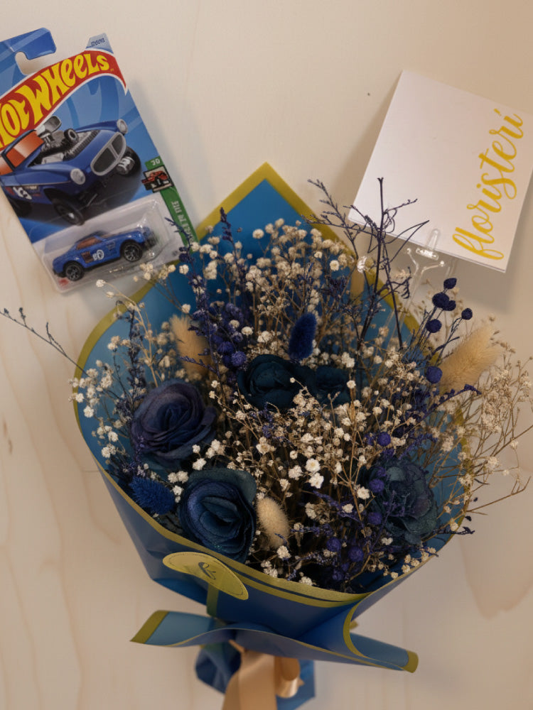 Ramo flores secas azul con carrito Hot Wheels