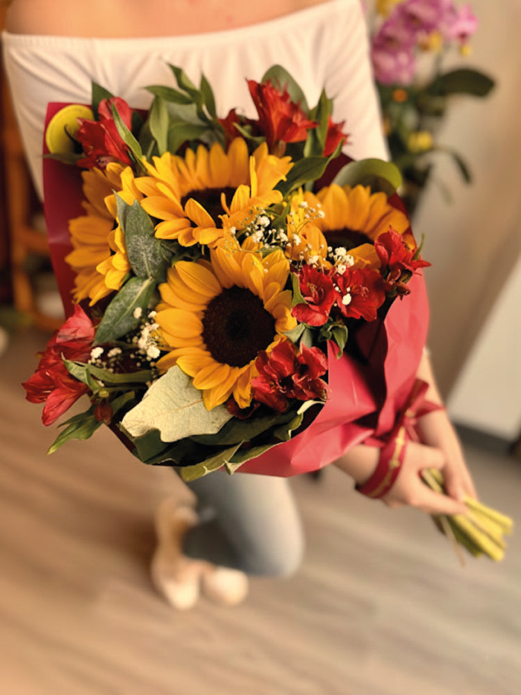 Ramo de girasoles con astromelias x4