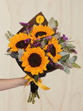 Ramo girasoles con estatice y eucalipto x4