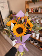 Ramo girasoles con estatice y eucalipto x4