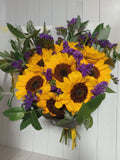 Ramo girasoles con estatice y eucalipto x8