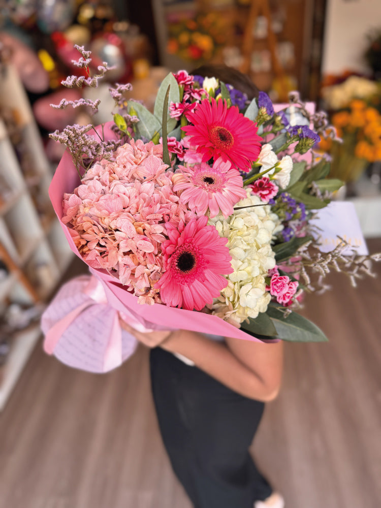Ramo hortensias y gerberas rosado