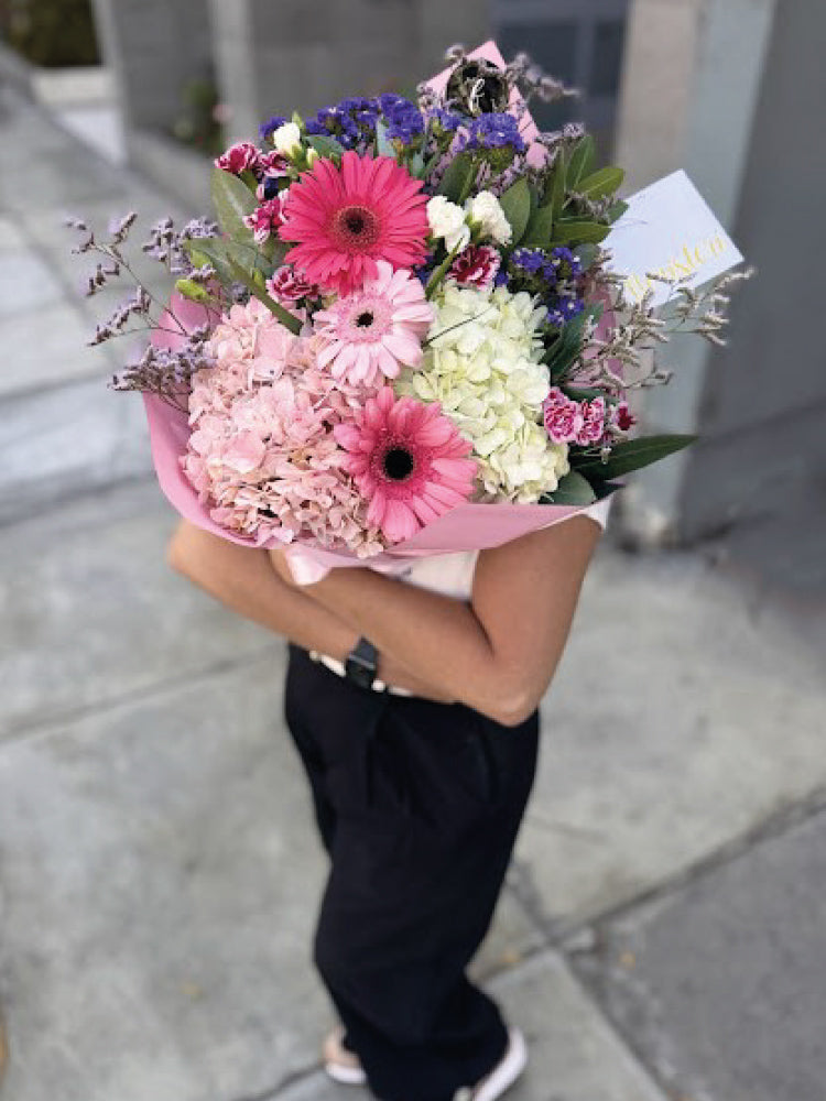 Ramo hortensias y gerberas rosado